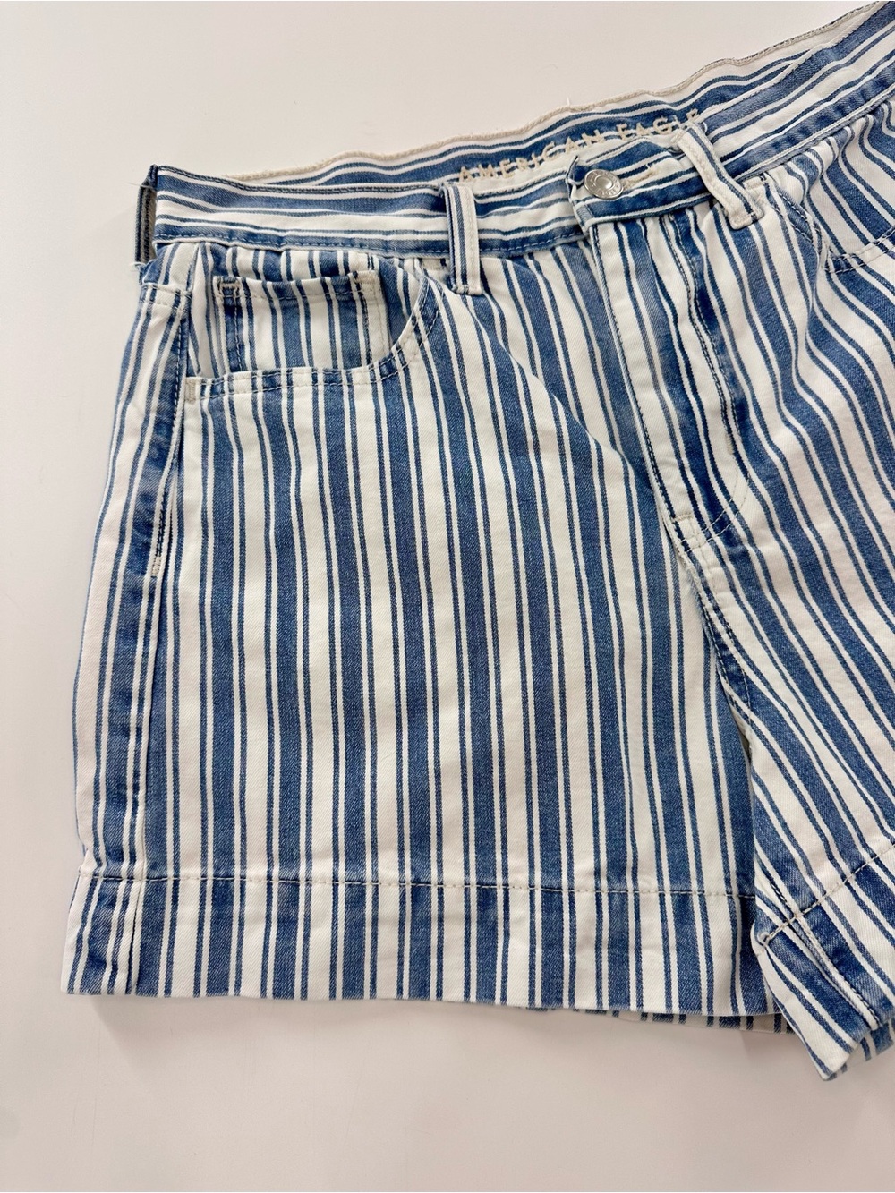 American Eagle Striped Denim High Rise Mom Short Size 4 - Picture 3 of 6
